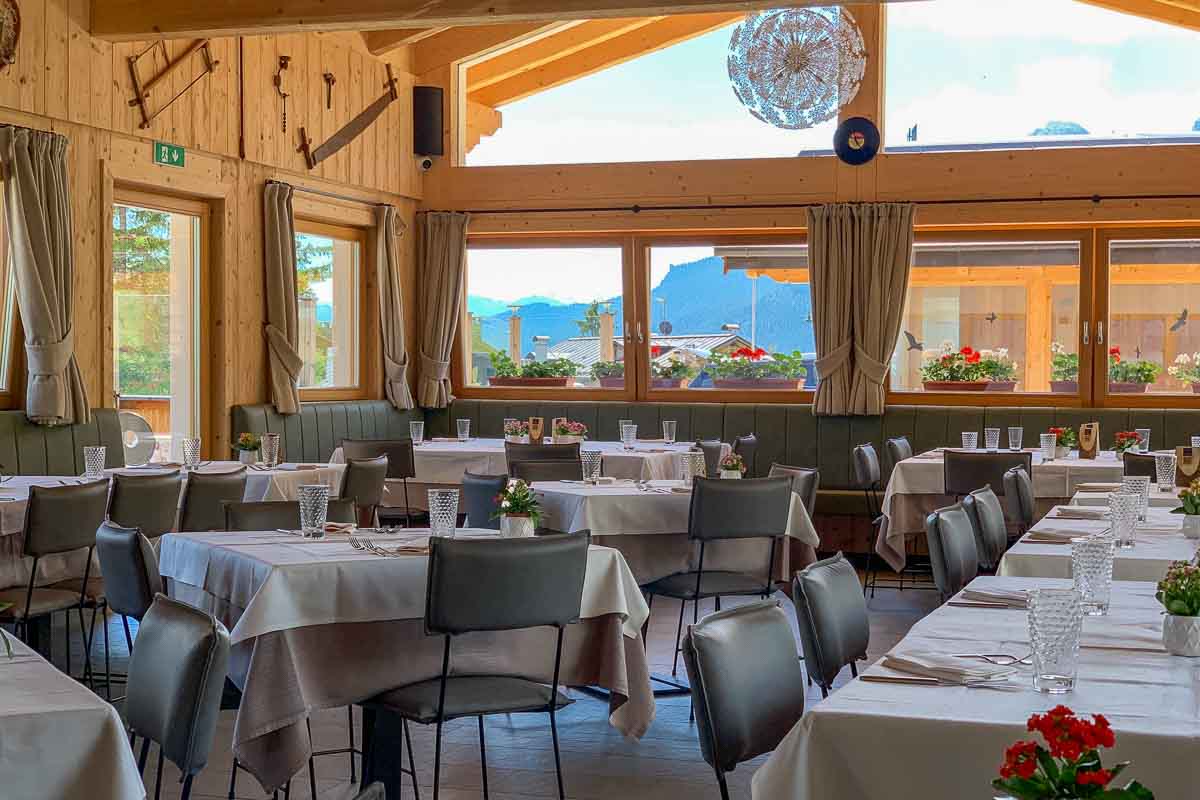 interni ristorante Chalet Tofane